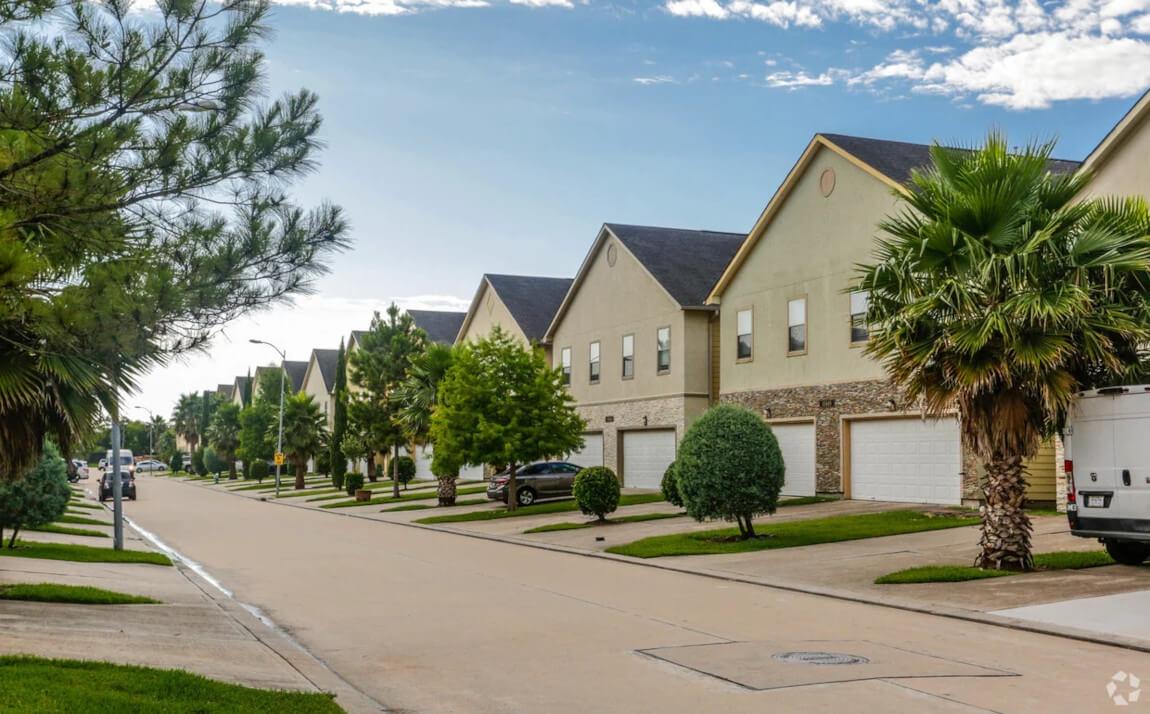 Addicks Stone Townhomes are single-family townhomes that provide a close-knit community close to downtown Houston. 