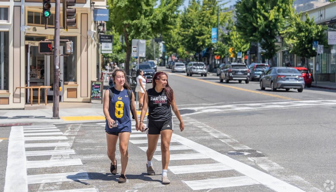 UC Berkeley students walking 