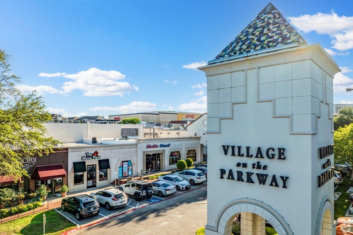 Shopping area in the Prestonwood neighborhood in Dallas, TX