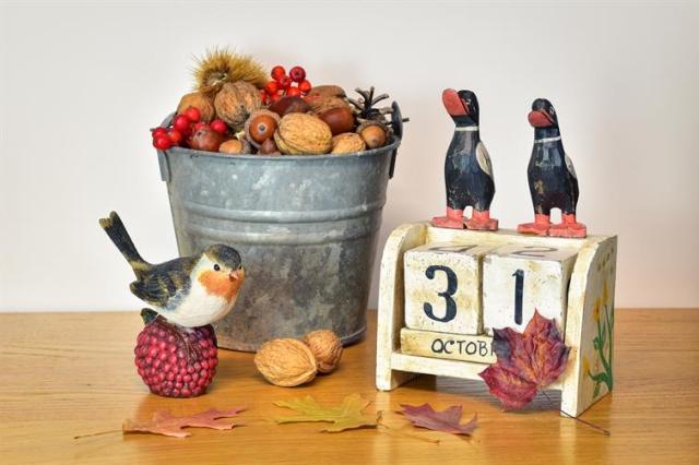 Fall-Table-Display-with-Calendar