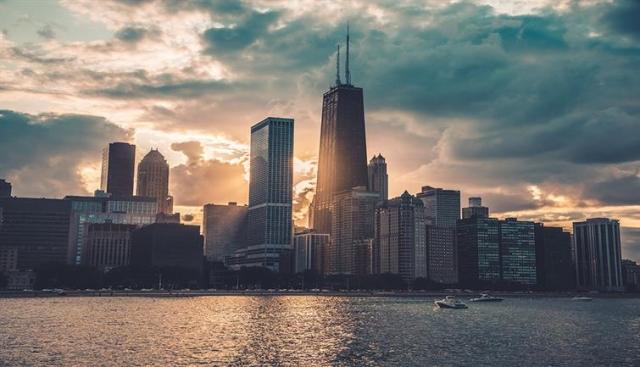 View of the Chicago skyline on a cloudy day.