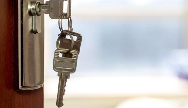 When to Tell Your Landlord You Need a New Lock