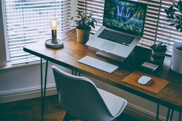 Small corner office at home