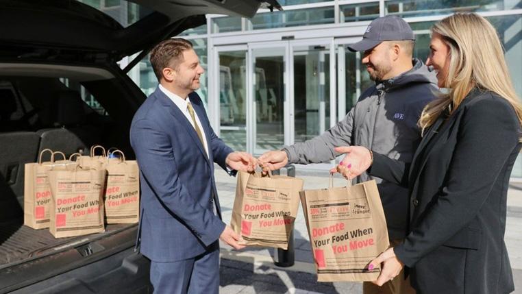 Move for Hunger picks up bags of food from apartment communities